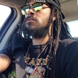 Meet your Posher, Dominique